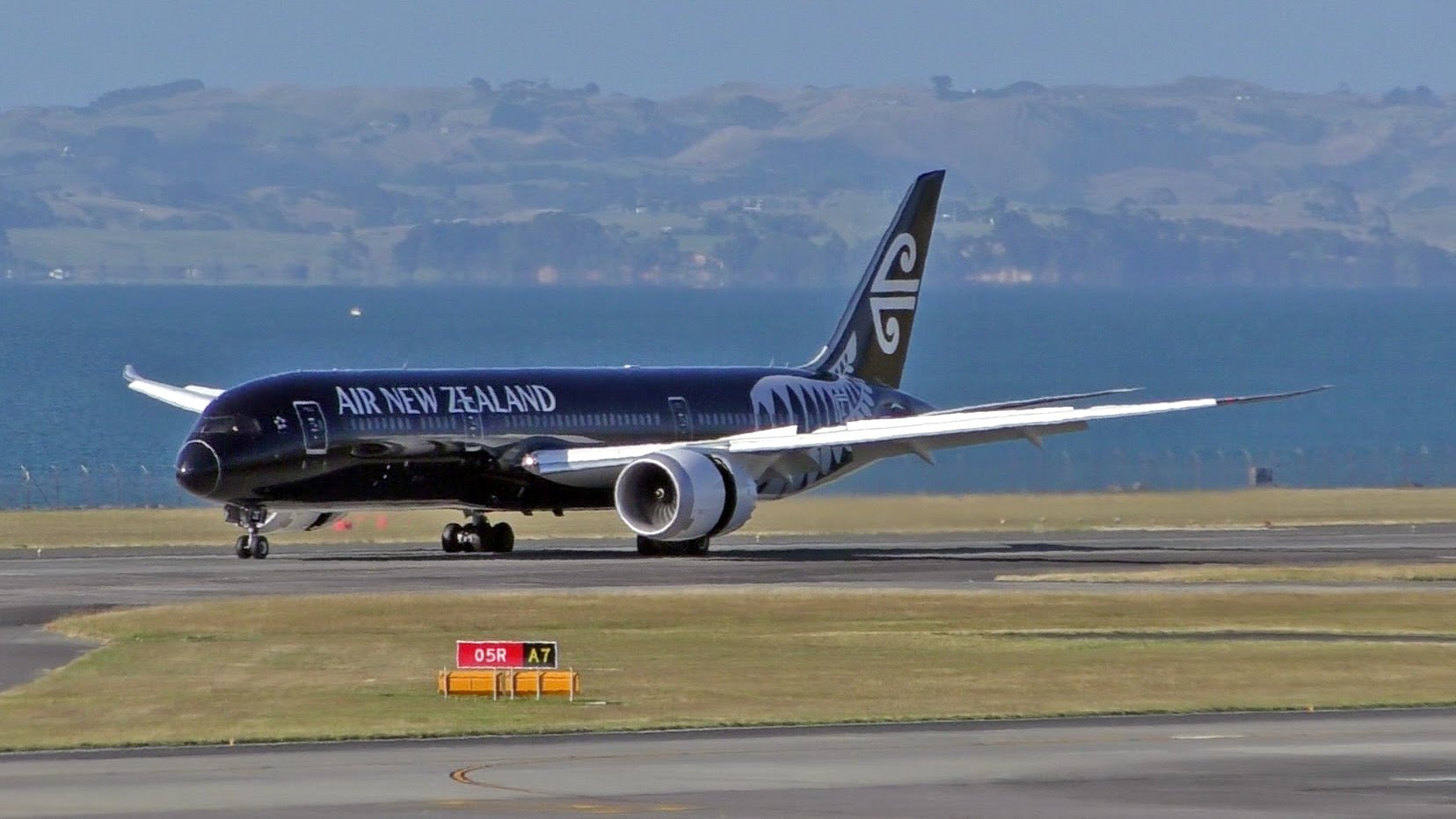Air New Zealand’s Dreamliner landing takes-off